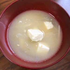 新玉ねぎと豆腐の味噌汁